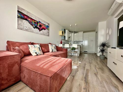 Ferencvaros Apartment | City Break Apartment - PRIVATE GARAGE, AC, BALCONY