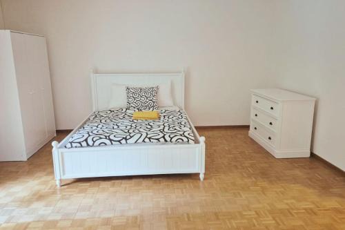 Oberstrass Apartment | City Center Flats with Balcony Garden View Rigi Self Checkin