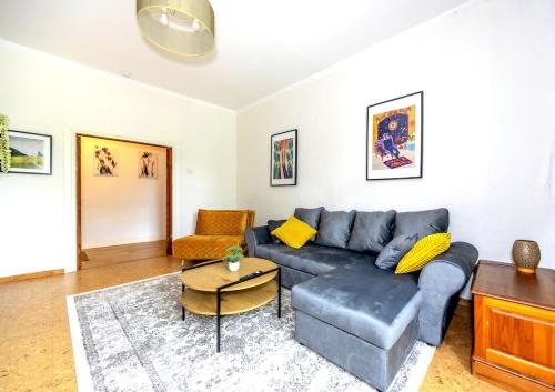 Kesklinn Apartment | City center, High ceilings, 75m2 2BR Free parking