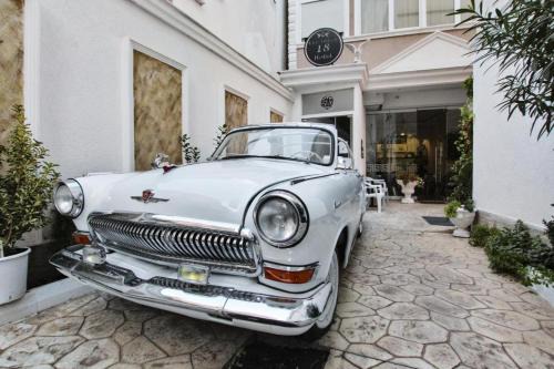 Tirana Hotel | City Center Rooms & Pool