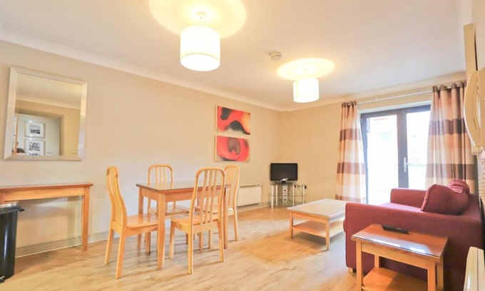Redcliffe Apartment | City Centre 1 Bed Apartment