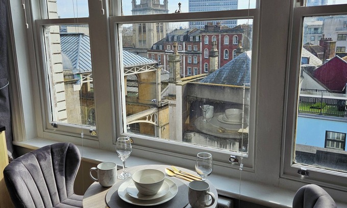 Bristol Floating Harbour Apartment | City centre location studio
