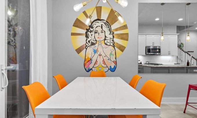 Hadley - Washington Condo | City Dreams|Broadway|Designer|Bachelorette|Couples|Friends|Girl Trips