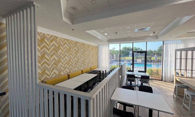 Read Boulevard East Hotel | City Express by Marriott New Orleans 1-10