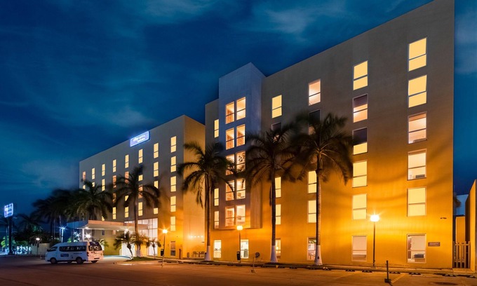 Ciudad del Carmen Hotel | City Express by Marriott Ciudad del Carmen