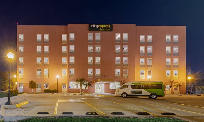 Tuxtla Gutierrez Hotel | City Express Junior by Marriott Tuxtla Gutiérrez Poliforum