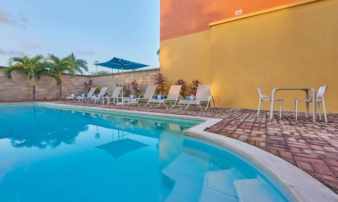 Downtown Cancun Hotel | City Express Junior by Marriott Cancun