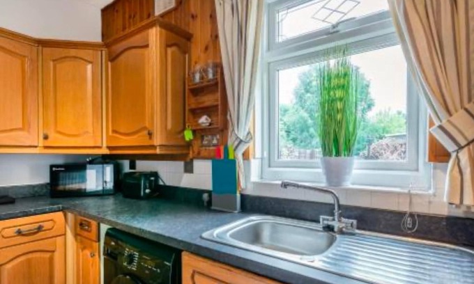 Newcastle-upon-Tyne House | City Home 2bed Wi-fi Garage Parking Free Snacks