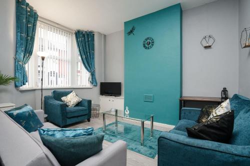 Bootle Apartment | City Links-4Bdrm terraced House-Parking-Antonio st