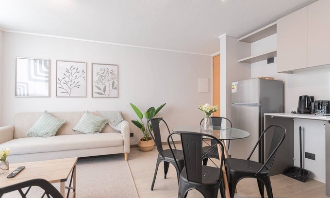 Nunoa Apartment | City Living: Apartment 1D/1B for 3