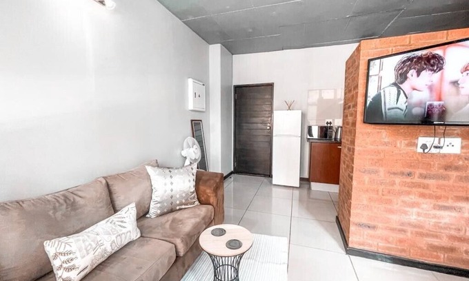 Braamfontein Apartment | City living by Nelson Mandela bridge