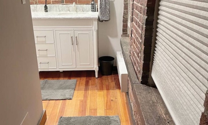 Newburyport Apartment | City Loft Group Getaway King Downtown Location