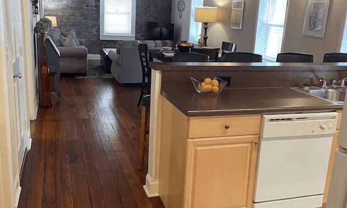 Yamacraw Village Condo | City Market Loft #2 in Downtown Savannah