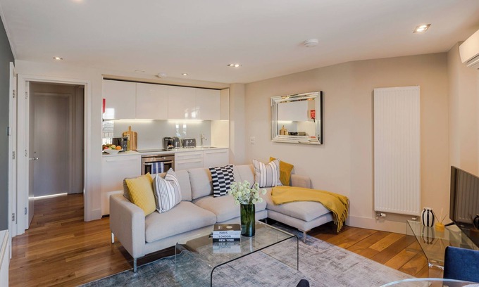 Bridge Apartment | City of London | Exec 1-Bed Apart w Terrace
