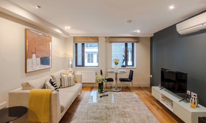 Bridge Apartment | City of London | Studio Executive