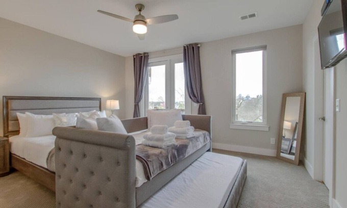 Katie Hill Neighborhood Apartment | City Overlook - Luxury Amenities - Mins to D`Town
