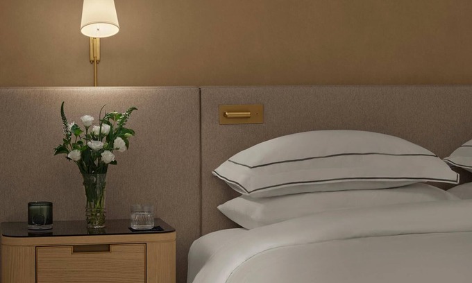 Back Bay East Hotel | City View King At The Newbury Boston!