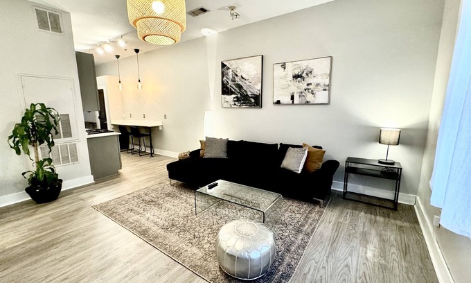 Peoplestown Apartment | City View Loft Over the Hills