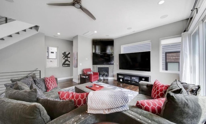 Third Ward House | City Views - Walking Distance to Panthers Stadium