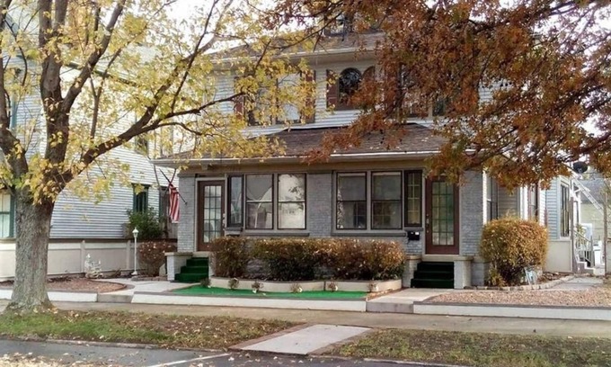 New Albany House | CityPlex Studio #3, 1st fl. unit, pvt Kitchen, pvt. bath