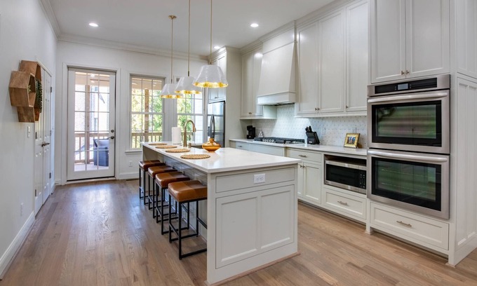 Redmont Park House | Cityscape Oasis at The Golden | Contemporary Design, Spectacular Sunset Views