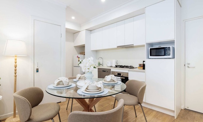 West End Apartment | Cityside Comfort 1BR Retreat in West End, Parking