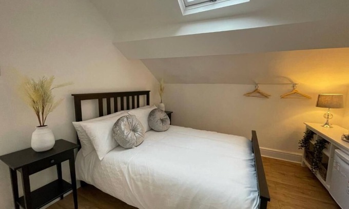 Liverpool Apartment | CityStays Rooms with Free Parking - Deluxe Double Room 2