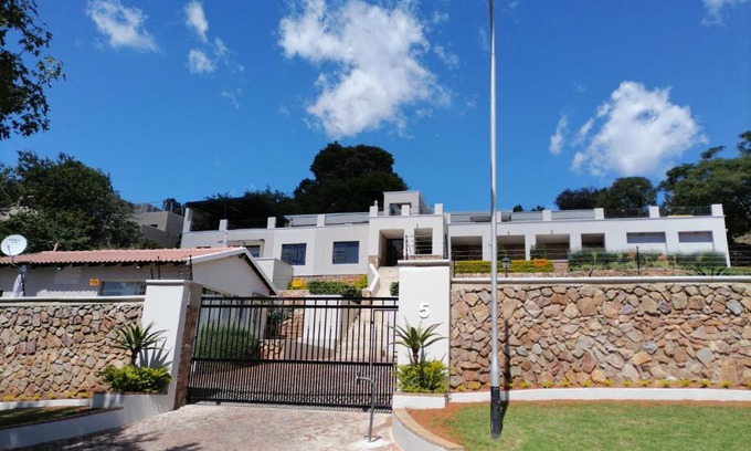 Northcliff Apartment | CityView, a stunning modern apartment