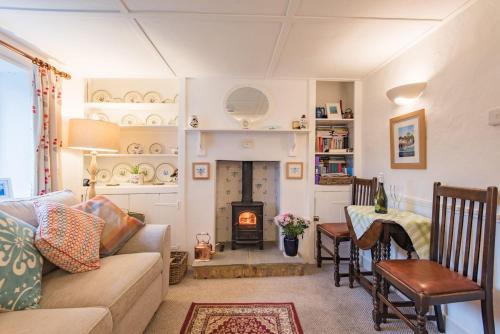 Hythe House | Claire's Cottage by Keepers Cottages
