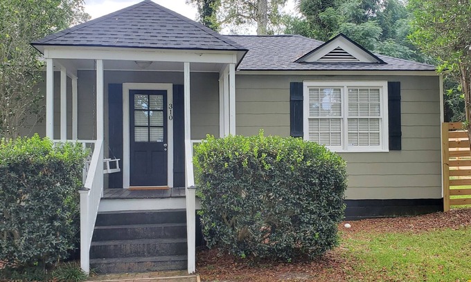 Thomasville House | Claire's Cozy Cottage for Four w/Office space