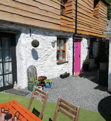 Bangor House | Claires Cottage