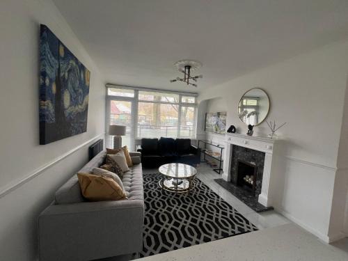 Latchmere Apartment | Clapham Oasis: Relax & Explore!