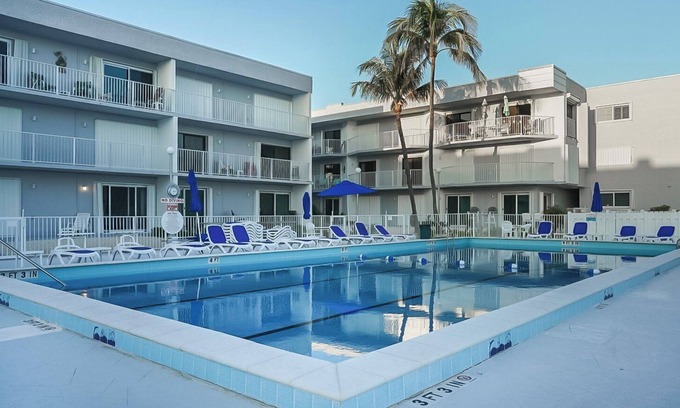 Key Colony Beach House | Clara`s Ocean Gem Condo 2bed 2bath third floor wit