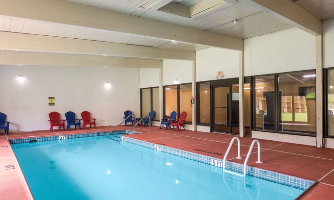 Delaware Water Gap Hotel | Clarion Inn & Suites Stroudsburg - Poconos