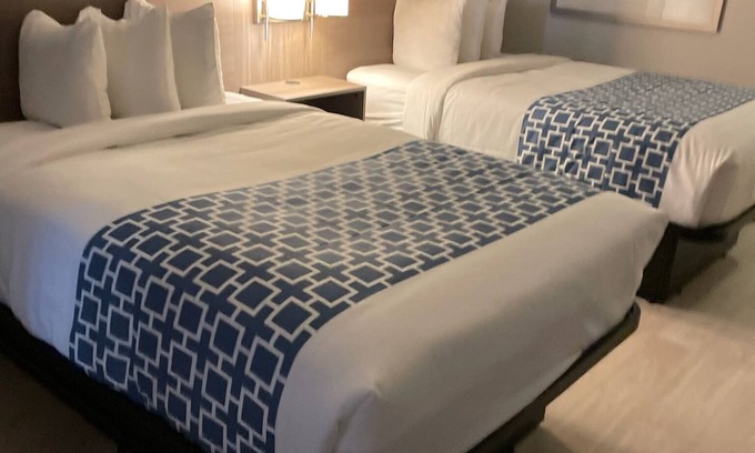 Kearney Hotel | Clarion Inn & Suites and Convention Center