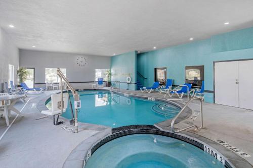 Irving Hotel | Clarion Inn & Suites DFW North