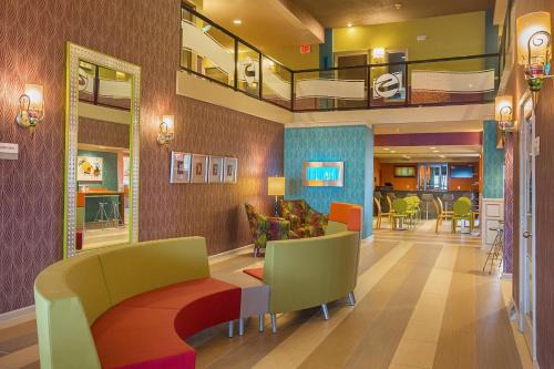 Evansville Hotel | Clarion Inn & Suites Evansville Eastland Area