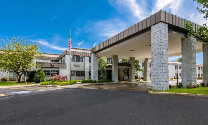 Jamestown Hotel | Clarion Pointe Jamestown - Falconer