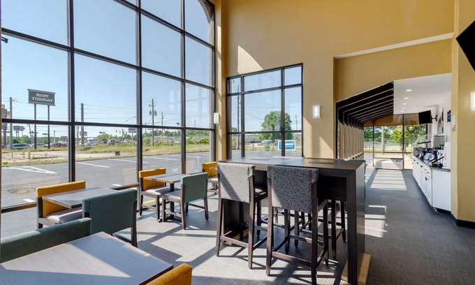 McDonough Hotel | Clarion Pointe McDonough