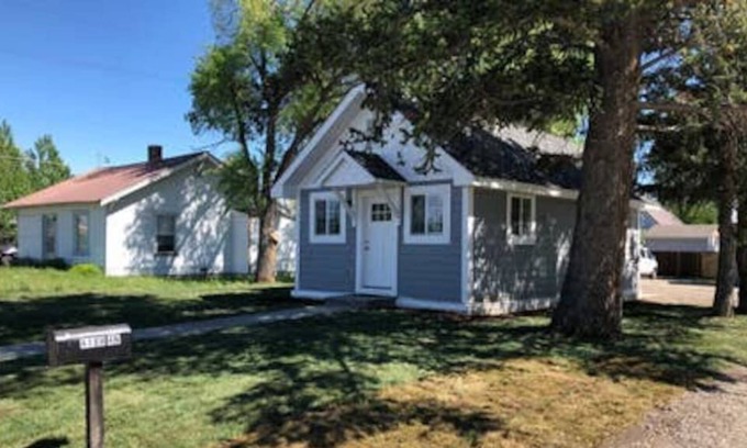 St. Anthony House | Clarks Cottage the Gateway to Yellowstone