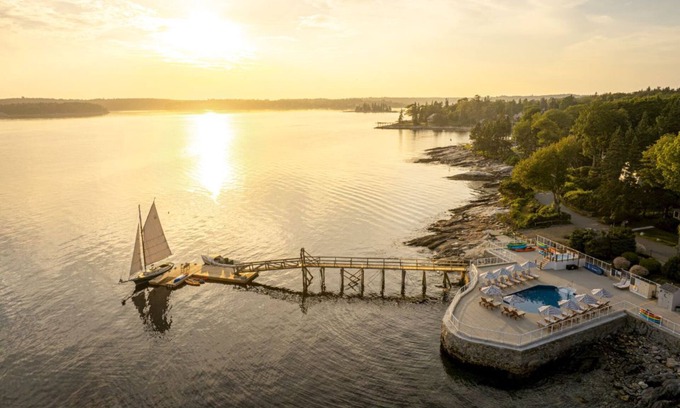 Boothbay Harbor Apartment | Classic 2Q Rm | Bright Charm | No Hidden Fees