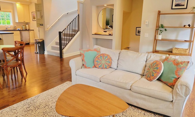 North Admiral House | Classic Admiral District Townhome - 3 bedrooms, 31/2 baths, sleeps 6