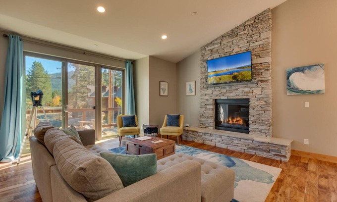 Tahoe Paradise House | Classic Arcade, Foosball, Telescope, Built in 2020, Spa + 10mins to Lake – Paradise Point
