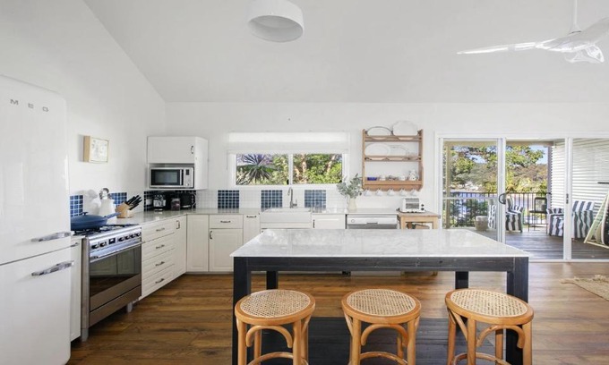 Hardys Bay House | Classic Beach and Bay Weekender