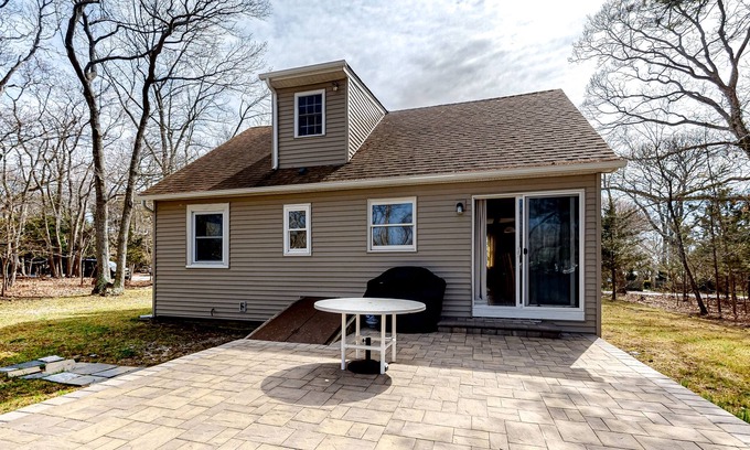 Springs House | Classic, Dog-Friendly Home w/ Free WiFi, Wood-Burning Fireplace, & a Gas Grill