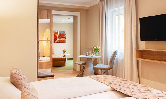 Mondsee House | Classic double room with balcony - Hotel Krone