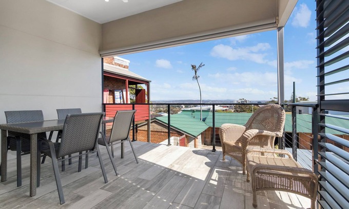 Newcastle House | Classic Elegance on The Hill