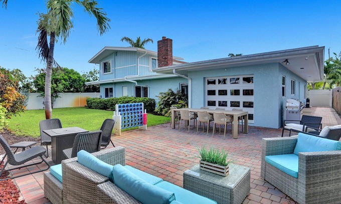 Cypress Lakes Villa | Classic Florida 6 Bedroom Heated Pool 10 mins to the beach Dog Friendly