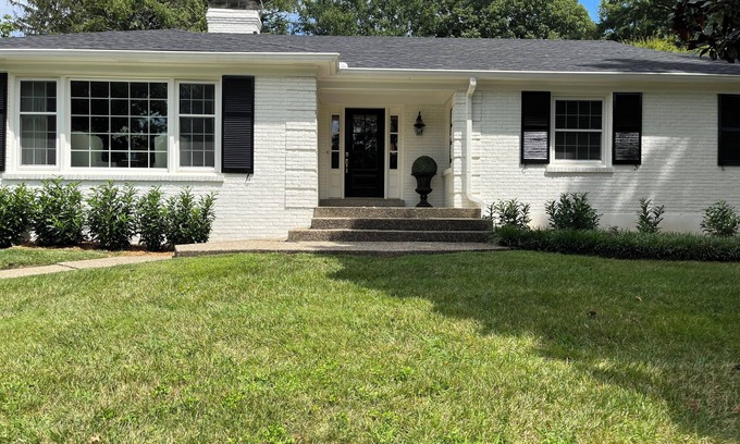 Rolling Fields House | Classic Kentucky Derby Home