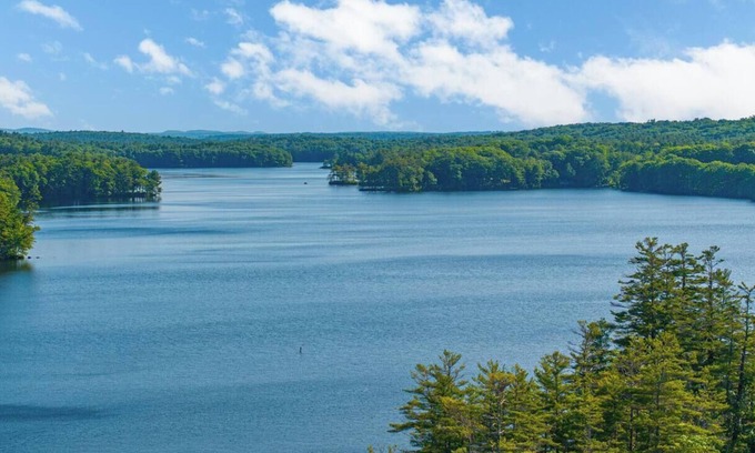 Newcastle House | Classic lakefront cottage on Damariscotta Lake